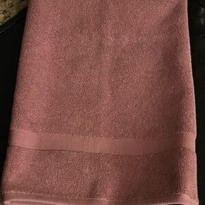 Wamsutta Mauve bathroom Mat/ towel size 22 X 34/ New